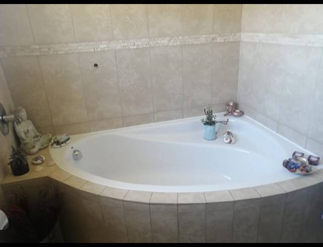 1 BEDROOM PROPERTY TO RENT IN BOTHASIG